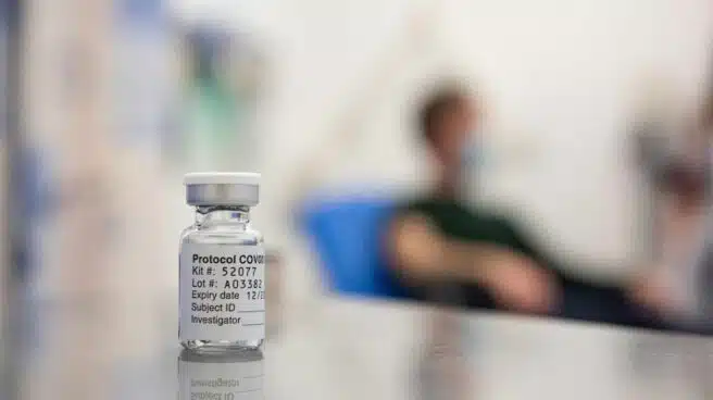 Ni Europa ni Sanidad ven motivos para retirar lotes de la  vacuna de Astrazeneca