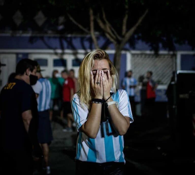 Ira tras la filtración de la foto de Maradona en su ataúd por parte de un "canalla" de la funeraria