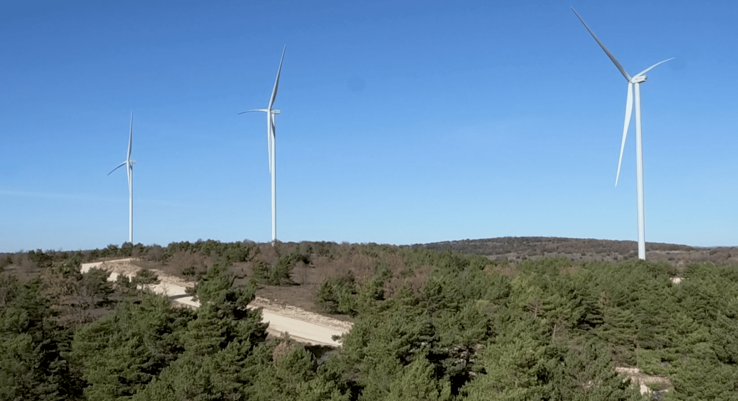 Los gigantes eólicos de Burgos que hacen pequeña a la Torre Picasso