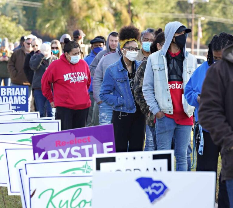 Los estadounidenses se vuelcan en las urnas en las elecciones más polarizadas en décadas