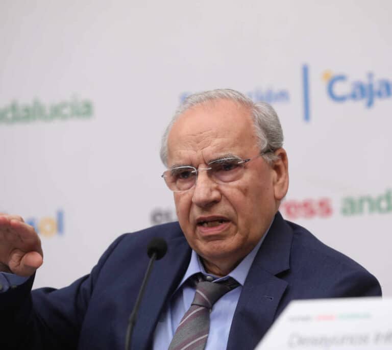 Guerra vuelve a la carga: "El acuerdo con Bildu es despreciable"
