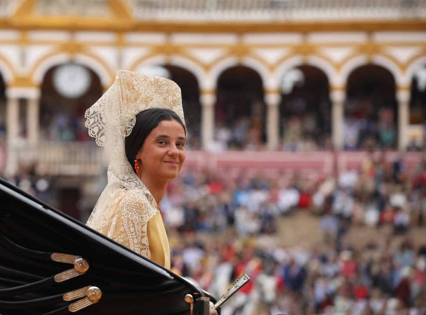 Victoria Federica de Marichalar madrina en la XXXIV Exhibición de Enganches en la Plaza de Toros de la Real Maestranza de Caballería de Sevilla.