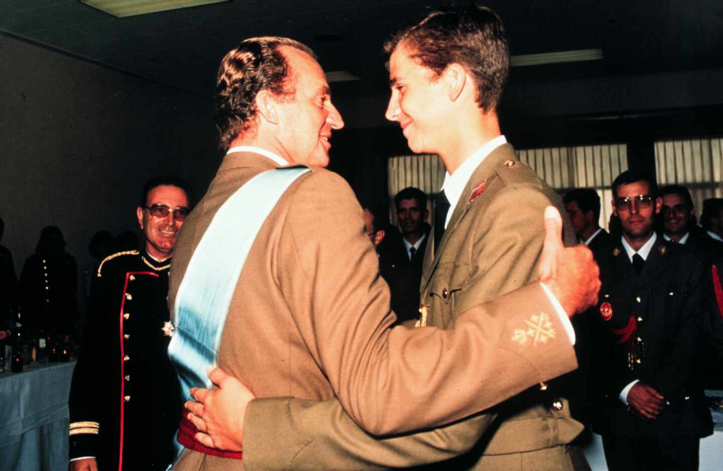 El Rey Felipe VI junto a su padre, el Rey Juan Carlos I