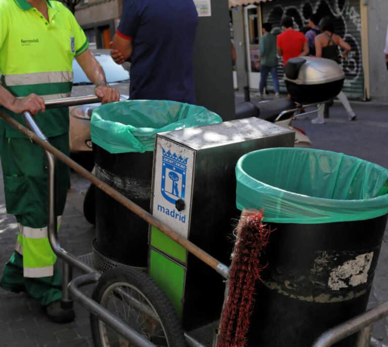 Los jóvenes de Madrid canjean cada vez más sus multas leves a cambio de trabajos comunitarios