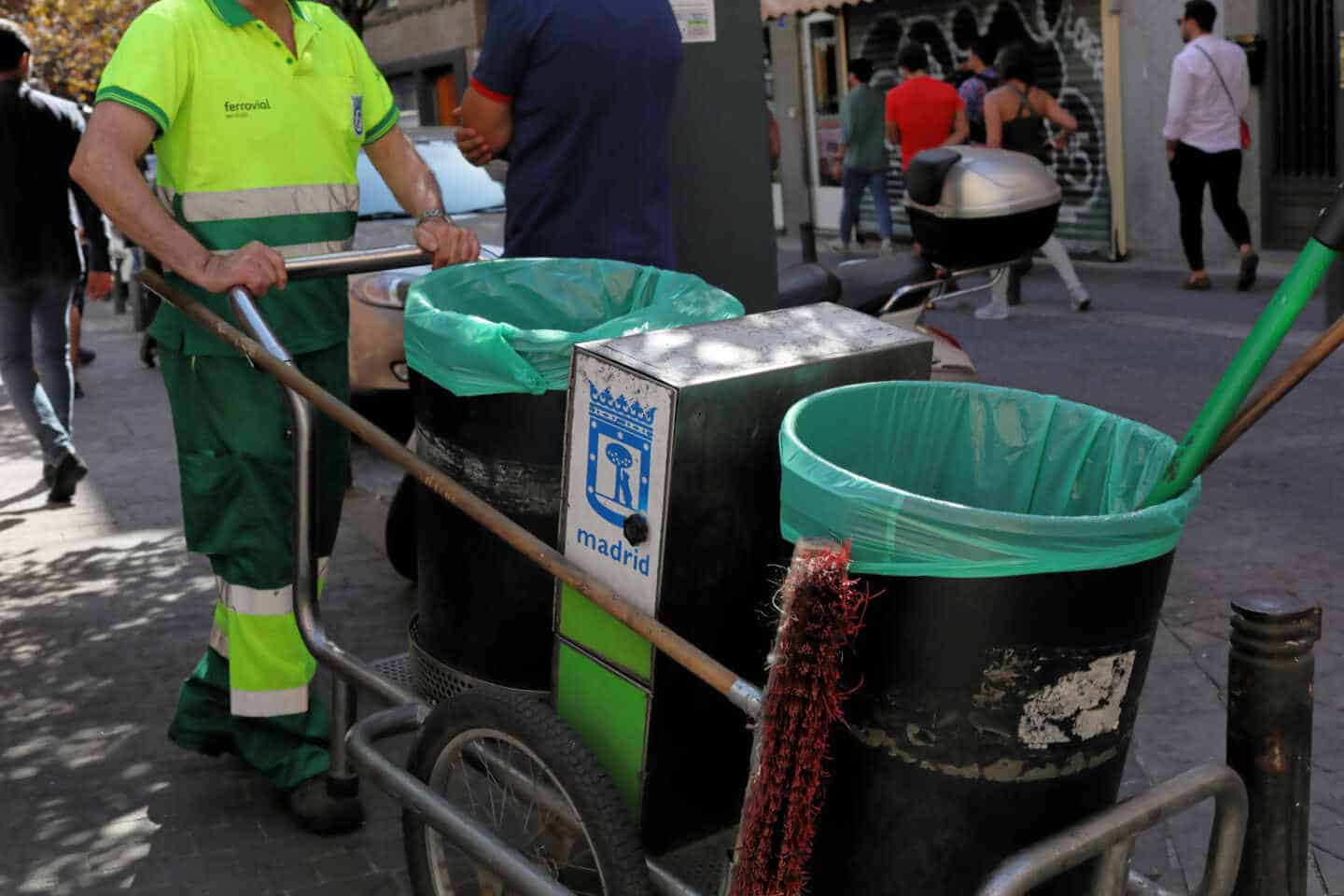 Los jóvenes de Madrid canjean cada vez más sus multas leves a cambio de trabajos comunitarios