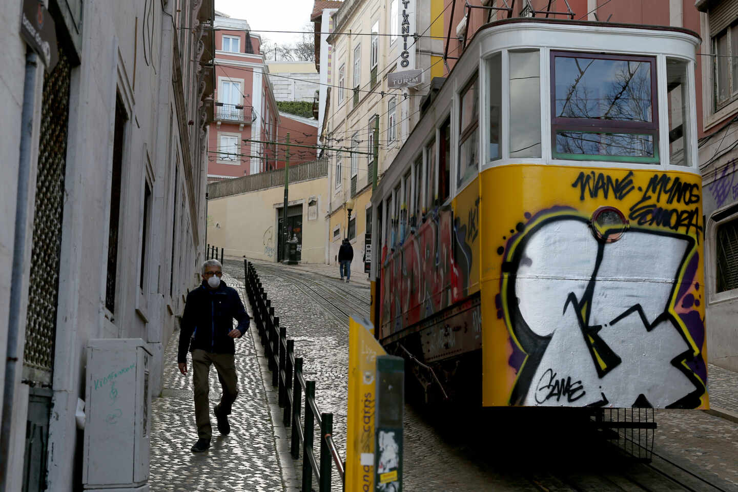 Portugal registra este sábado un récord de casos activos de Covid en el país