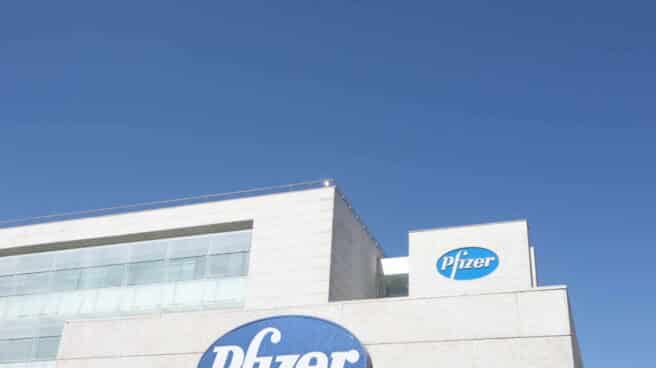 EuropaPress_3308811_logo_pfizer_edificio_laboratorios_marca_madrid_espana_2020_laboratorio Laboratorios Pfizer en Madrid.