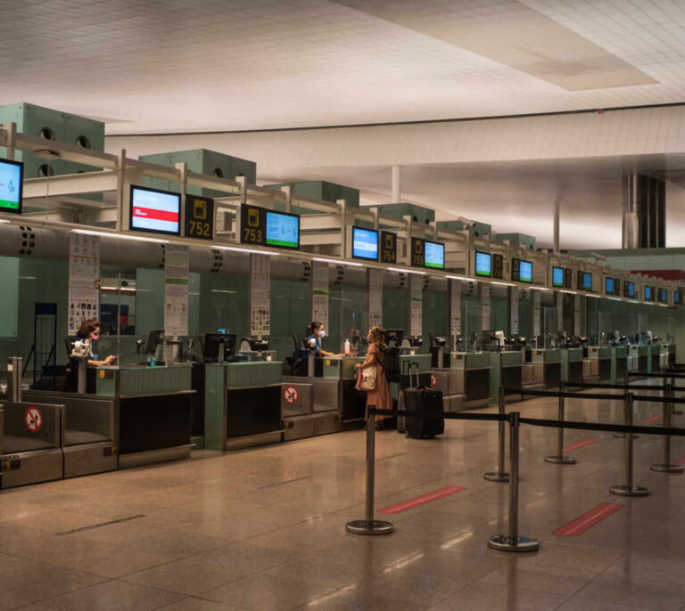 El Prat vuelve a cerrar la T-2 por el descenso de vuelos por el Covid