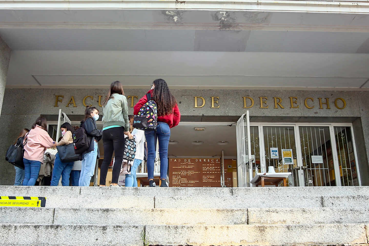 Los estudiantes trans y no binarios de la Complutense pueden usar ya el “nombre sentido”