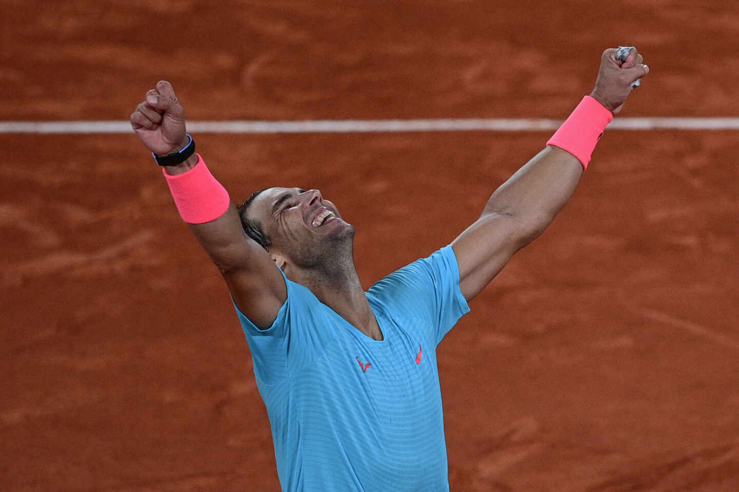 El tenista Rafa Nadal celebra su triunfo en Roland Garros.