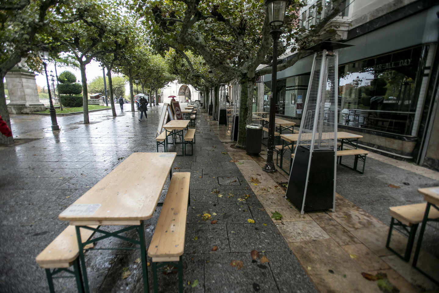 Terrazas vacías en Burgos.