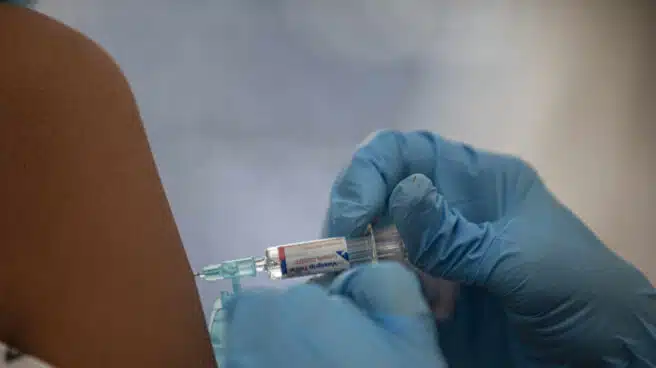 Moderna empieza a analizar la efectividad de su vacuna con los datos de 53 infectados