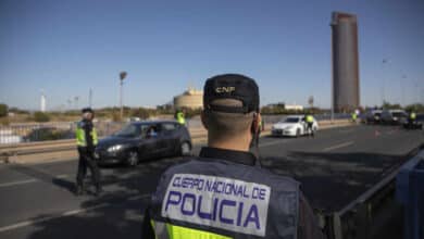 Detenido por la Policía Local tras una persecución por conducir en sentido contrario y sin luces de madrugada en Sevilla