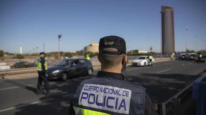 Detenido por la Policía Local tras una persecución por conducir en sentido contrario y sin luces de madrugada en Sevilla