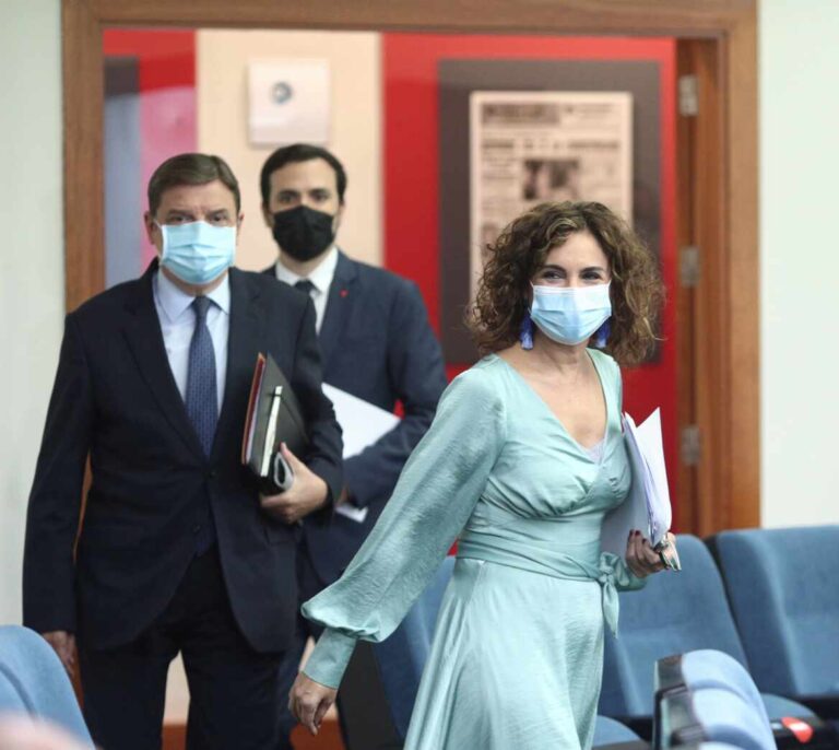El Gobierno aprueba un subsidio de 430 euros durante tres meses para los parados sin prestación
