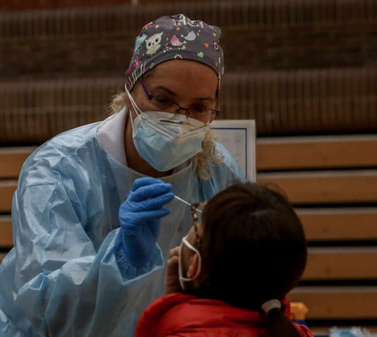 Sanidad registra 18.669 nuevos casos de coronavirus y 238 muertes más