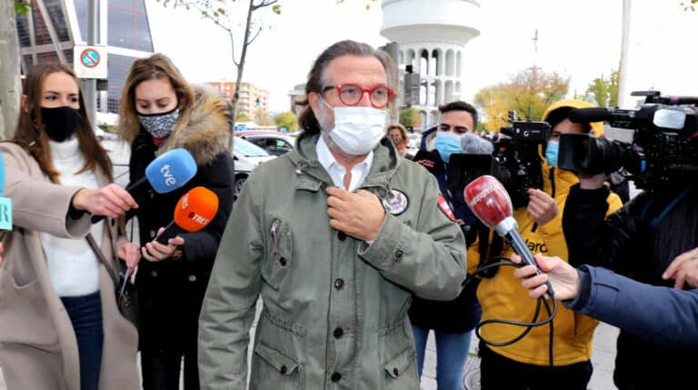 Pepe Navarro llega a los juzgados tras la denuncia de Ivonne Reyes por impago de pensión