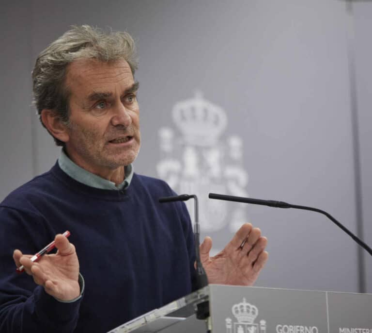 Simón vuelve a hablar de "estabilización" e insiste en que el confinamiento no será necesario