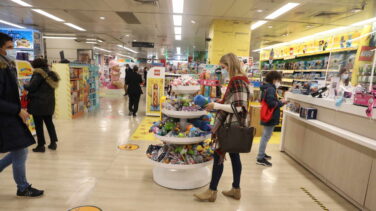 El comercio se lanza a las ‘rebajas continuas’ para salvar el consumo navideño