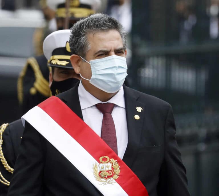 Renuncia Manuel Merino, presidente de Perú, tras los disturbios en las protestas de  Lima