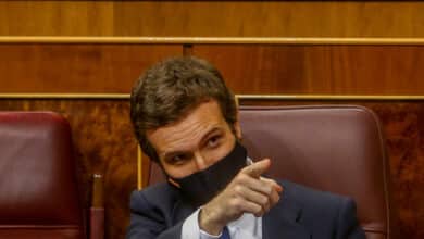 Casado trabaja ya con un plazo de tres años para construir su alternativa a Sánchez