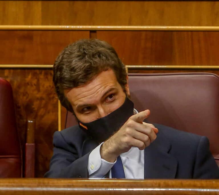 Casado trabaja ya con un plazo de tres años para construir su alternativa a Sánchez