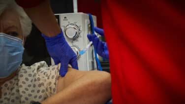 Sólo el 32,5% de los españoles está dispuesto a vacunarse inmediatamente contra el coronavirus