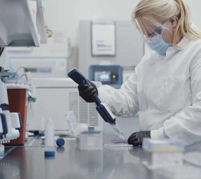 Moderna vs. Pfizer: diferencias y similitudes de las dos vacunas