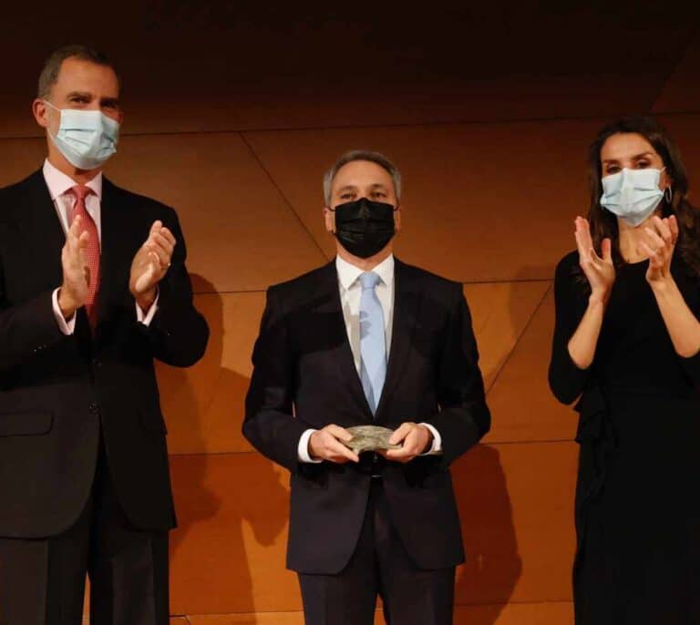 Los Reyes entregan a Vicente Vallés el premio Francisco Cerecedo