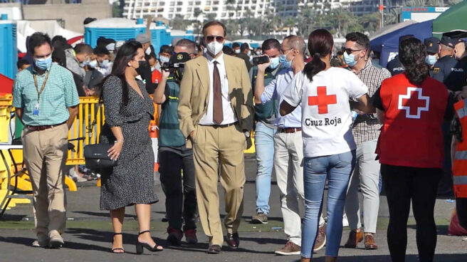 Una comitiva judicial se presenta en Arguineguín para investigar la situación de los migrantes Una comitiva judicial se presenta en Arguineguín para investigar la situación de los migrantes