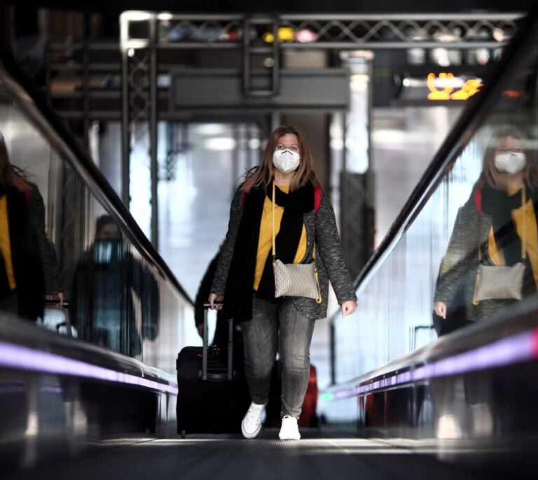 España registra récord de muertes de la segunda ola con 537 nuevos fallecidos