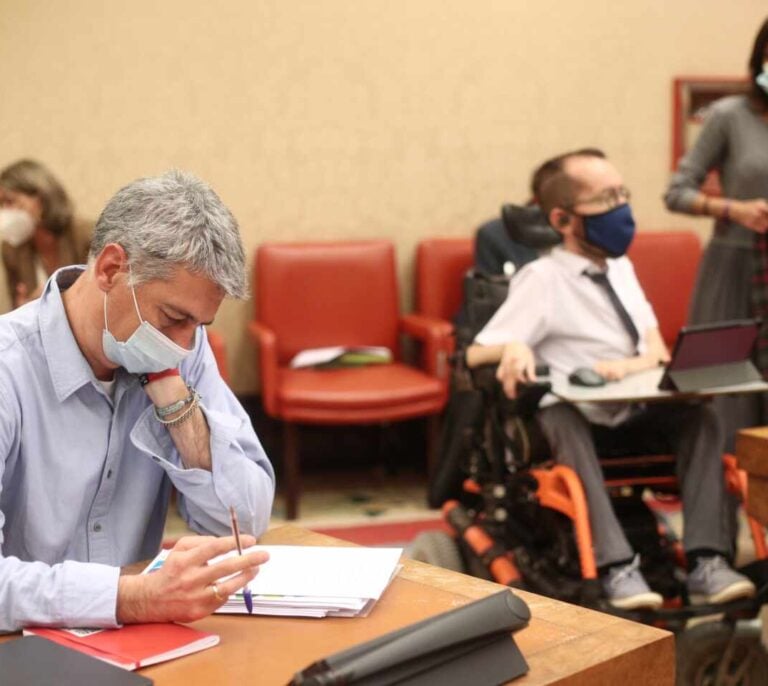 Podemos mantiene la guerra por los desahucios y lleva el pulso hasta el pleno