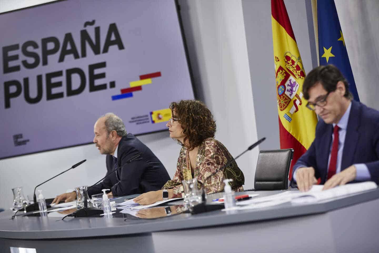 El Gobierno prevé empezar a vacunar en enero en las residencias y en verano a gran escala