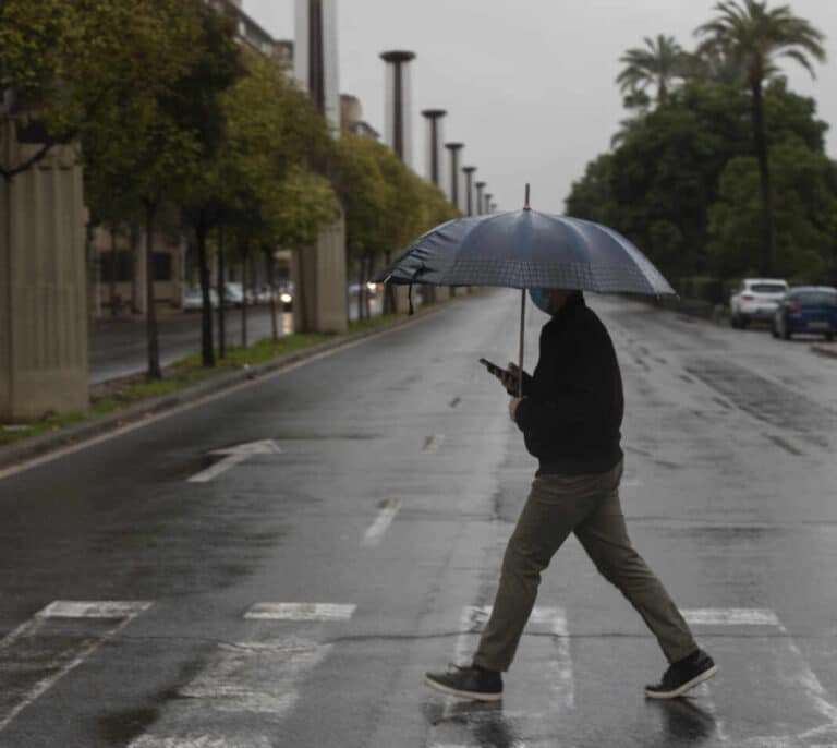 La borrasca 'Lola' se traslada a Andalucía con fuertes lluvias y tormentas