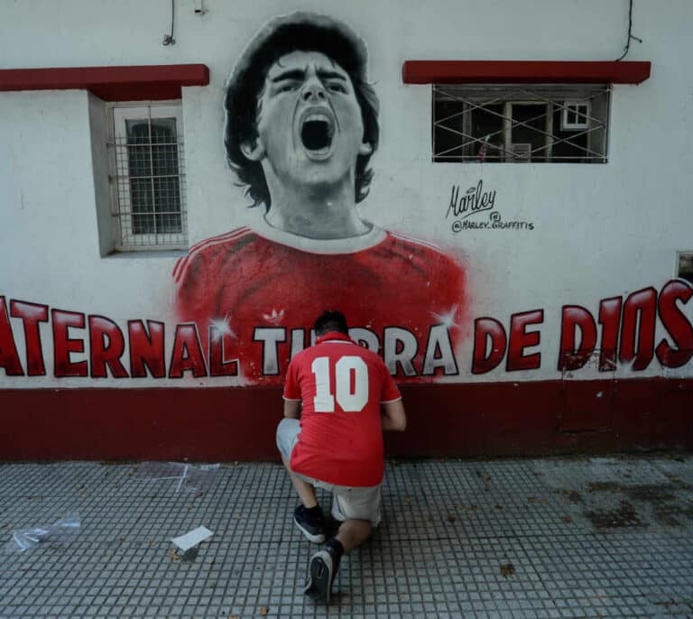 De Buenos Aires a Nápoles: el "mundo Maradona" despide al Pelusa