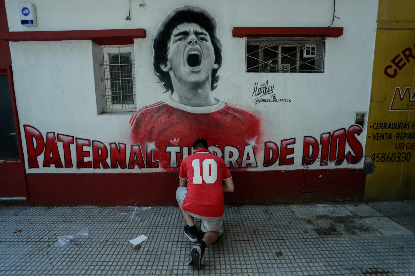 De Buenos Aires a Nápoles: el "mundo Maradona" despide al Pelusa