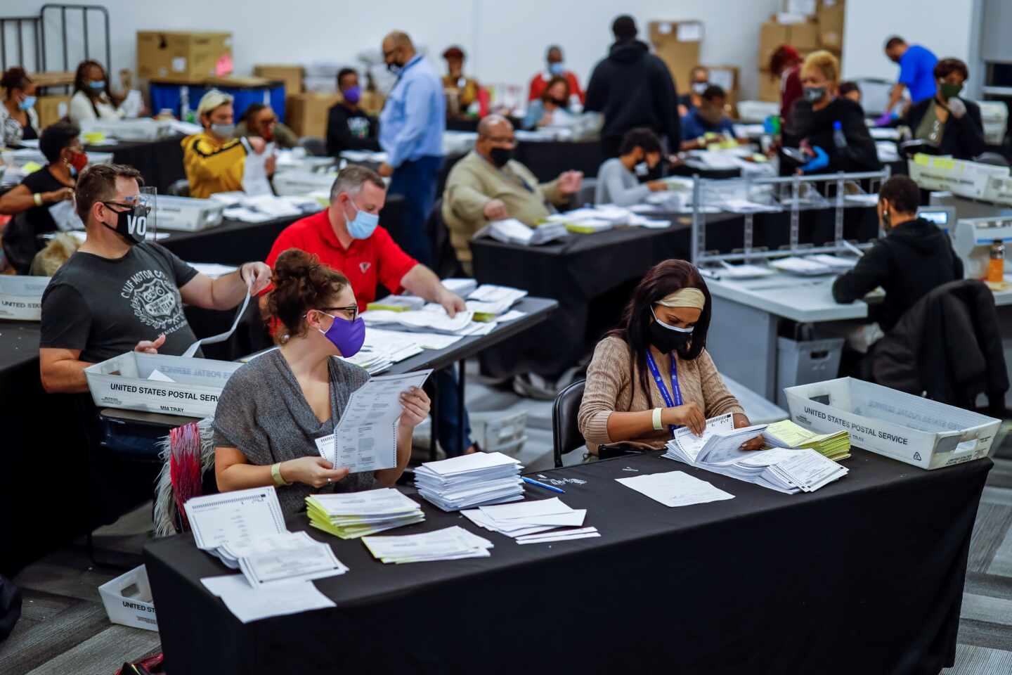 Recuento de votos en Atlanta (Georgia), uno de los estados en disputa entre Donald Trump y Joe Biden.