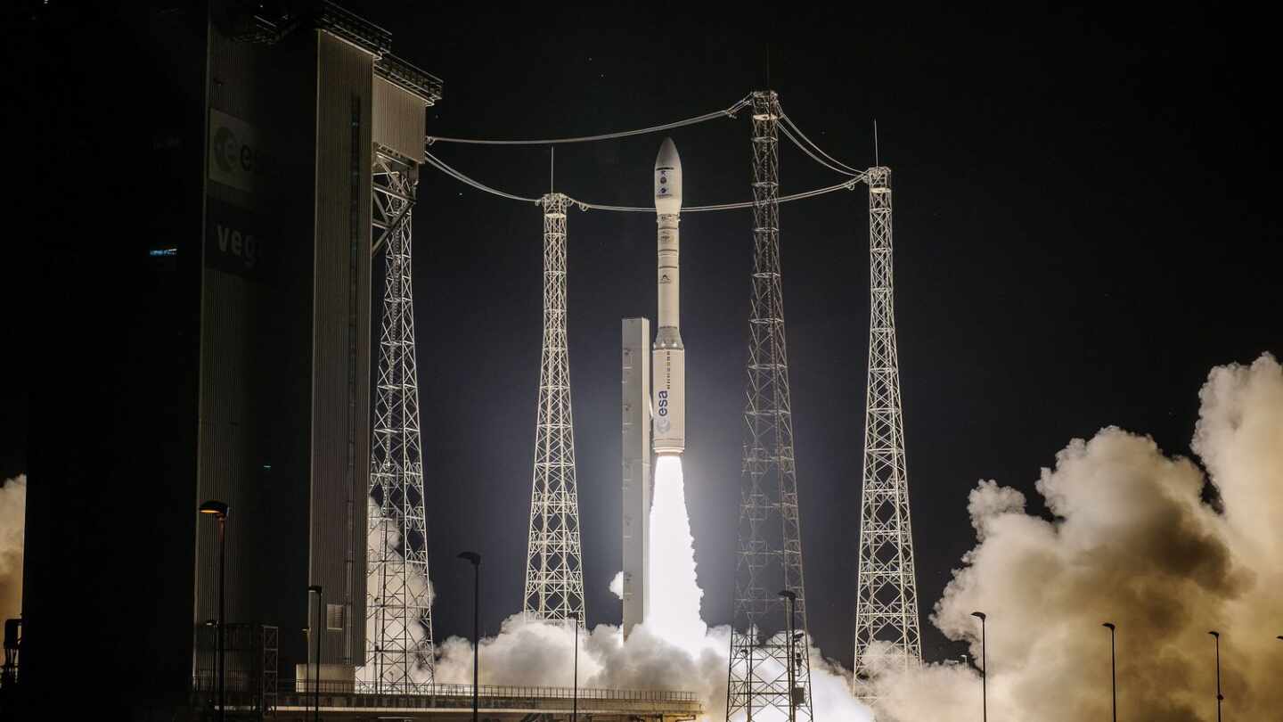 Momento del despegue del cohete Vega con el satélite español Ingenio.