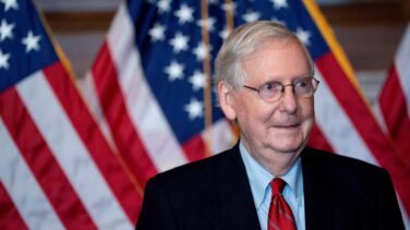 El líder republicano del Senado da la razón a Trump en su derecho a la batalla legal