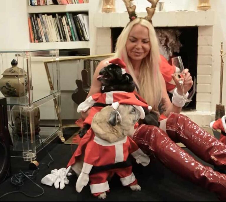 Nuevo villancico de Leticia Sabater: se mete en la cama con Papá Noel y los Reyes Magos