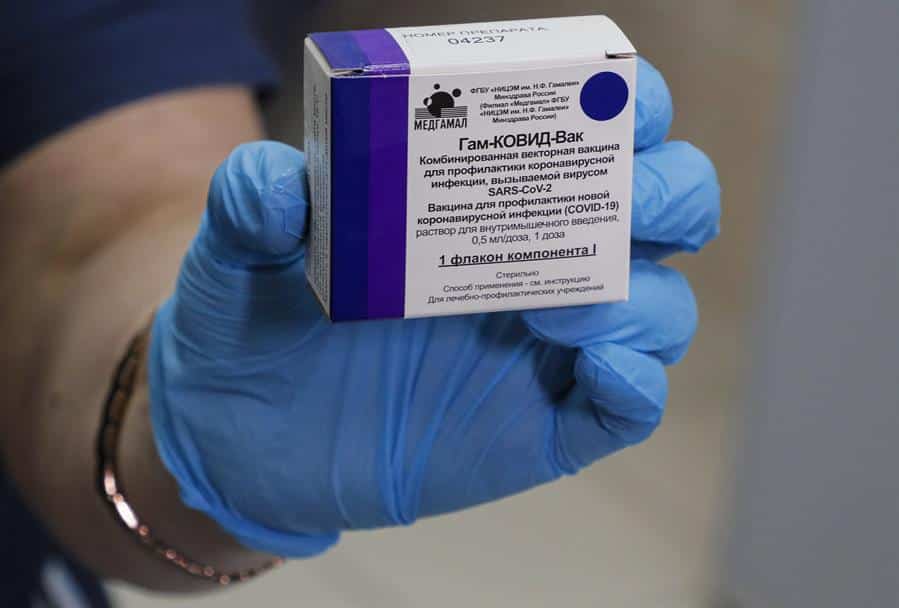 Rusia asegura que su vacuna es más eficaz que la de Pfizer