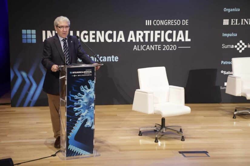 El director de El Independiente, Casimiro García-Abadillo, durante la inauguración del Congreso