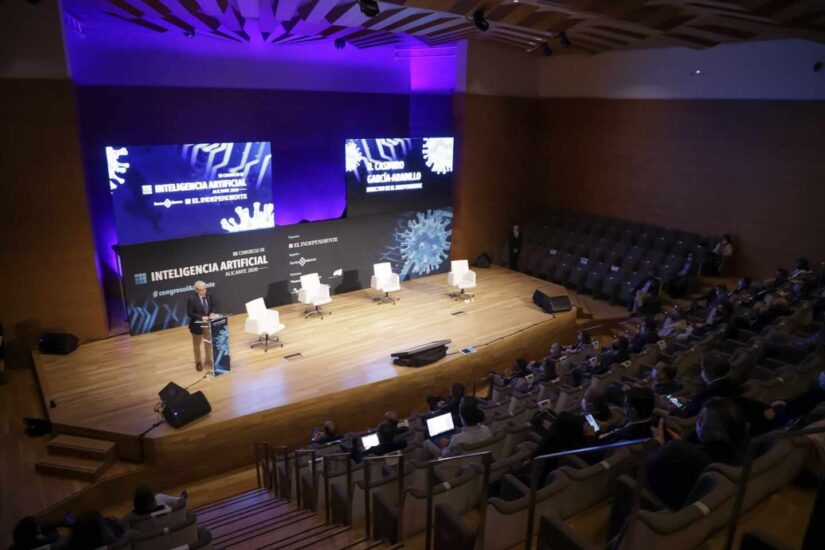 Casimiro García-Abadillo, director de El Independiente, durante su discurso de inauguración