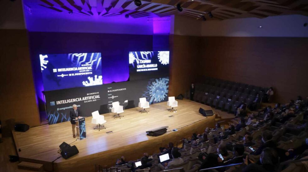 Casimiro García-Abadillo, director de El Independiente, durante su discurso de inauguración