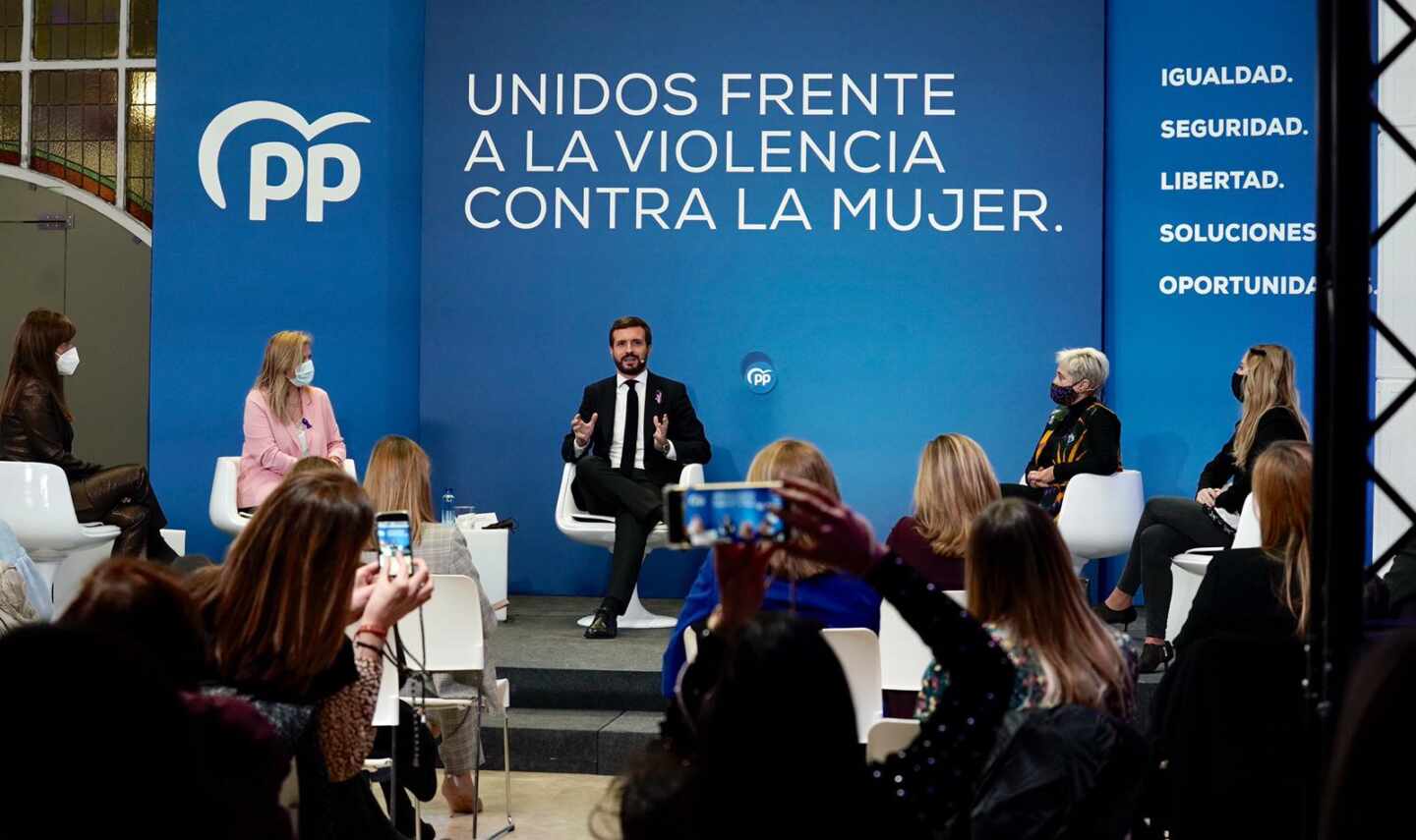 Casado lamenta el "negacionismo" de Vox en la lucha contra la violencia machista