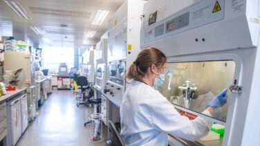 AstraZeneca avisa a la UE de retrasos en la entrega de las dosis previstas para el primer trimestre de año