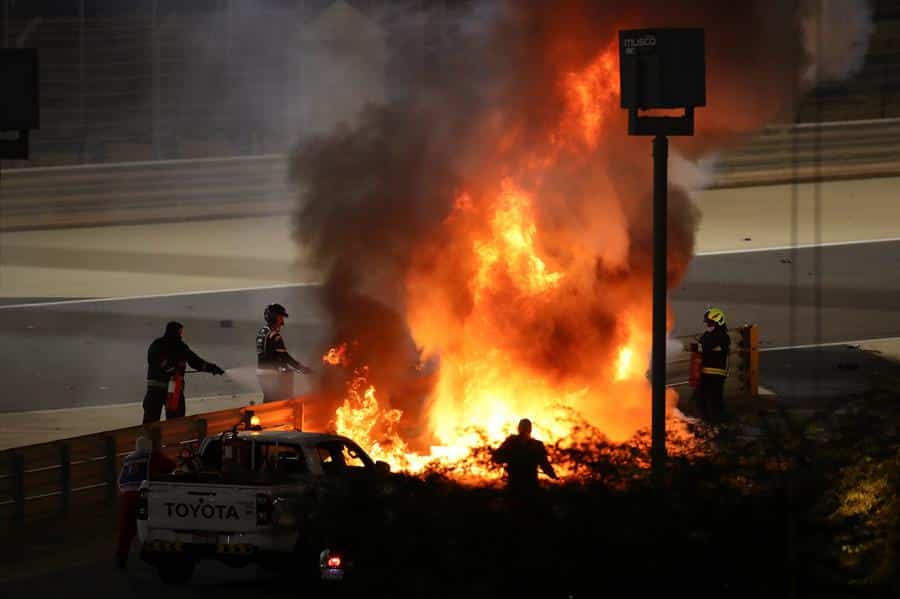 Incendio tras el brutal accidente de Romain Grosjean en el Gran Premio de Bahrein.