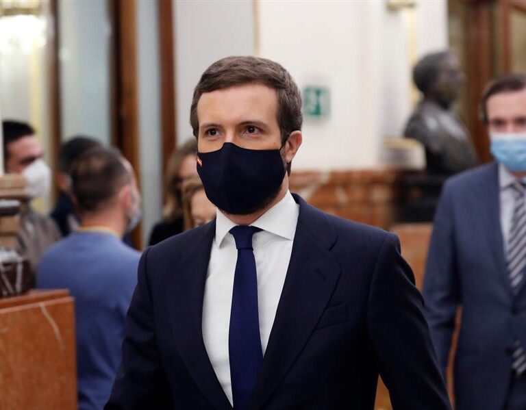 Casado acelera la ruptura con Abascal y responsabiliza a los "cachorros" de Vox y Podemos de los disturbios