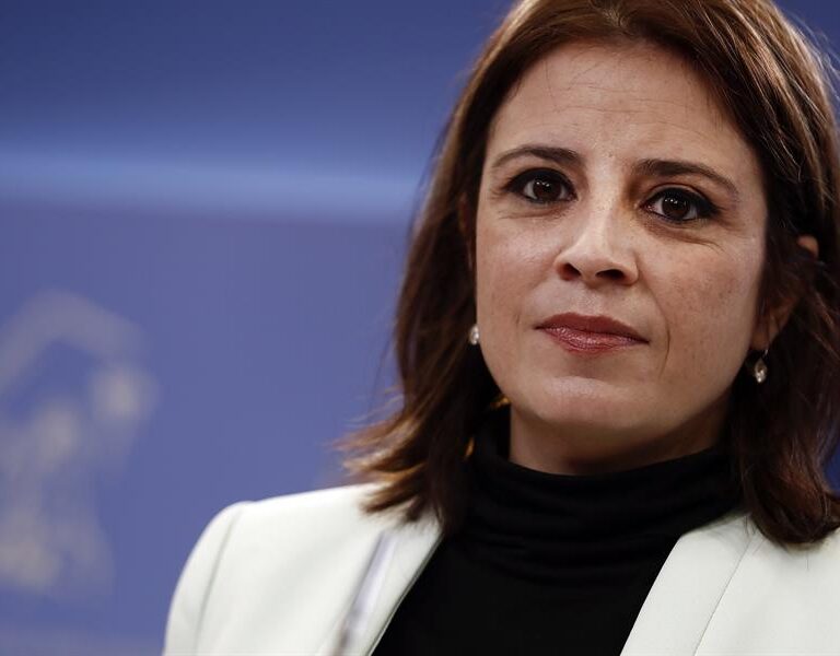 Adriana Lastra desprecia las críticas de los "mayores" del PSOE: "Ahora nos toca a nosotros"