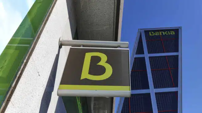 Caixabank y Bankia refuerzan su capital previo a la fusión